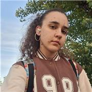 Studentessa di medicina e al conservatorio come violinista, propone aiuto compiti, ripetizioni e guida allo studio per bambini e r